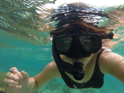 Snorkeling selfie while in Fiji for a destination wedding
